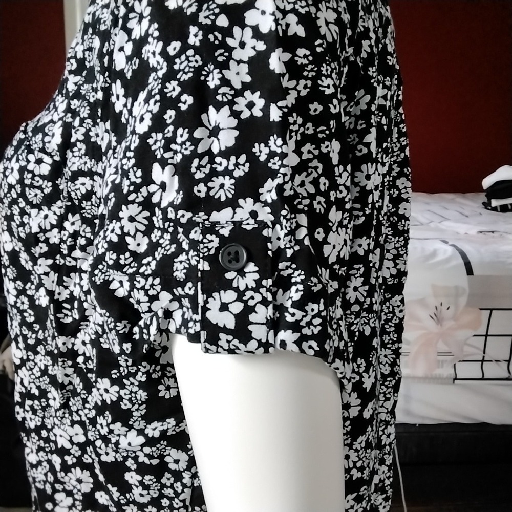 Croft & Barrow Womens Black White Floral Button Down Short Sleeve Shirt Top - Picture 4 of 6